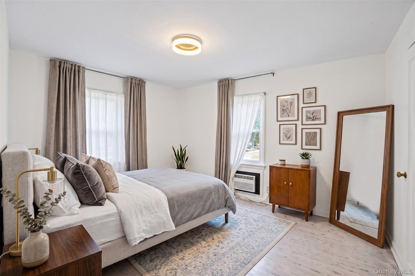 Introducing 6 Grenville Ct- Welcome to this charming 4-bedroom - photo 14
