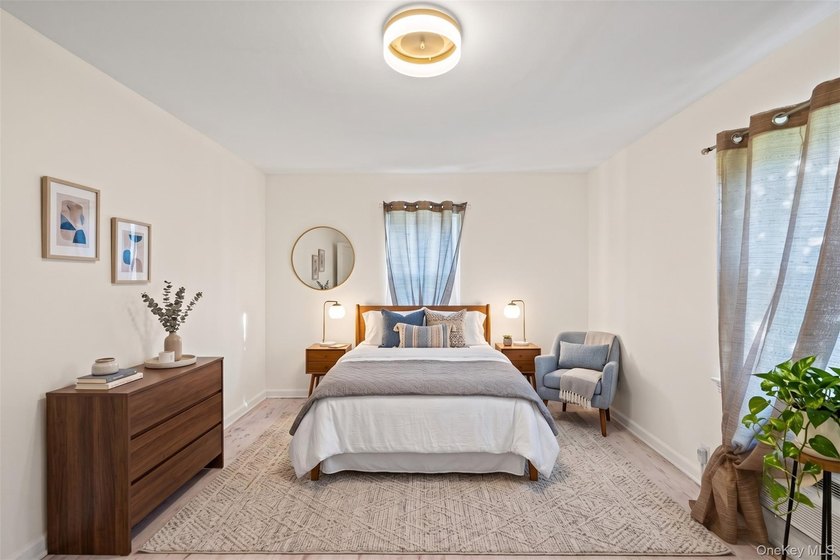 Introducing 6 Grenville Ct- Welcome to this charming 4-bedroom - photo 17