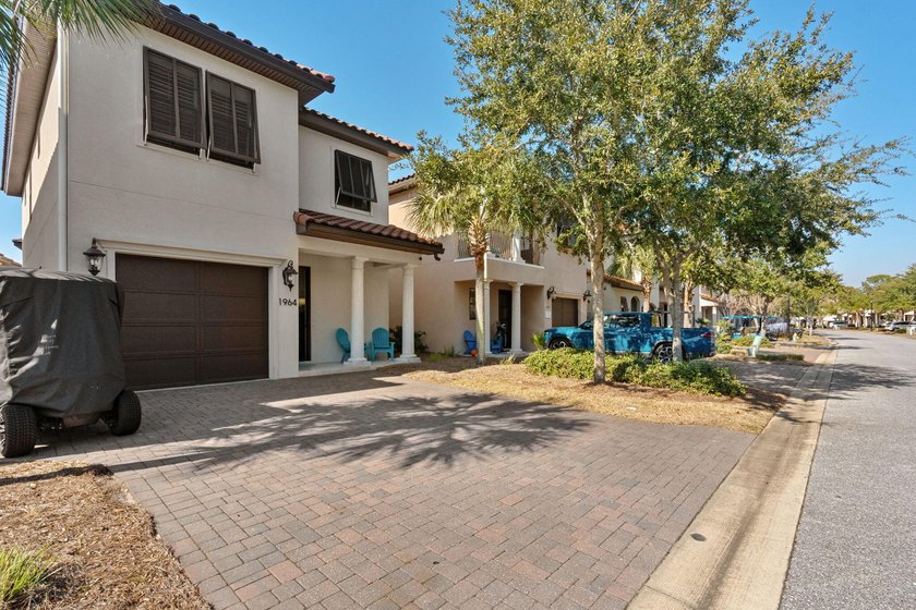 **FURNISHED**GARAGE** **(2) 6 PASSENGER GOLF CARTS INCLUDED** - photo 2