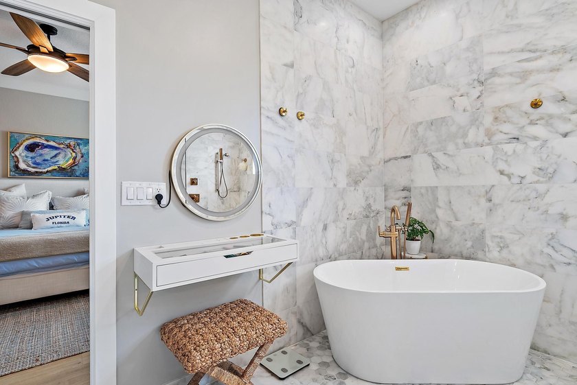 Welcome to refined luxury in this exceptional San Marco model - photo 20