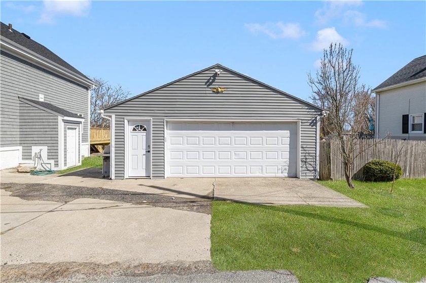 Welcome to your dream home at 2 Birch Street, a charming and - photo 33