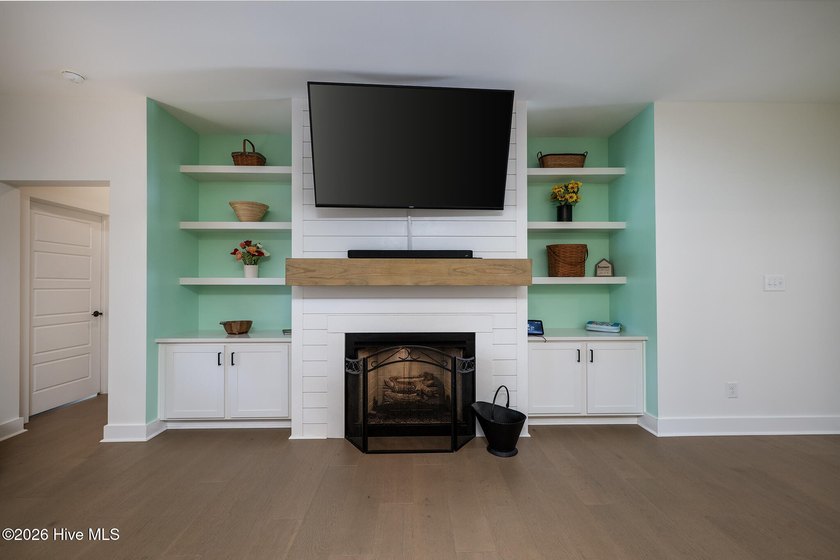 Beautifully maintained and thoughtfully designed, this 2 - photo 11