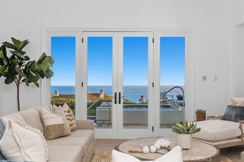 Perched at the highest point in Crystal Cove, 14 Rockshore Bluff - photo 12