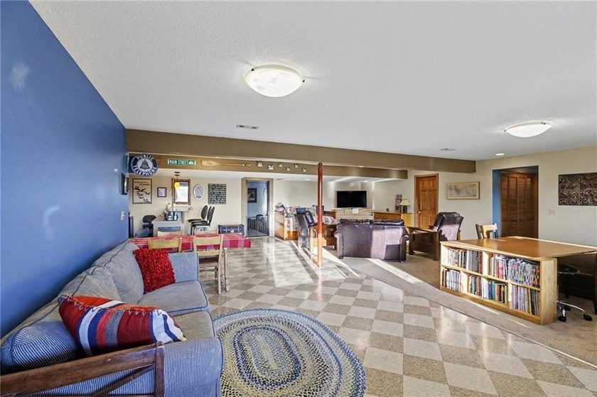 Tucked away on 23 breathtaking acres, this 3,162 sq. ft - photo 13