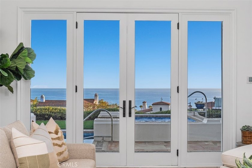 Perched at the highest point in Crystal Cove, 14 Rockshore Bluff - photo 13
