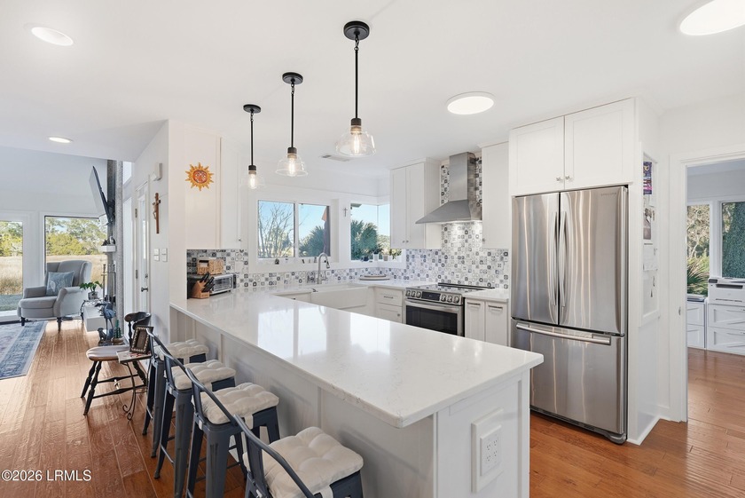 Sunrise marsh views. Single-level living. Iconic Lowcountry - photo 4
