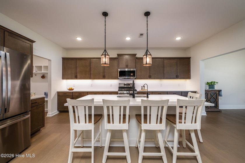 Beautifully maintained and thoughtfully designed, this 2 - photo 14