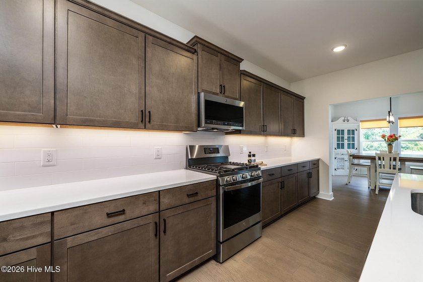 Beautifully maintained and thoughtfully designed, this 2 - photo 18