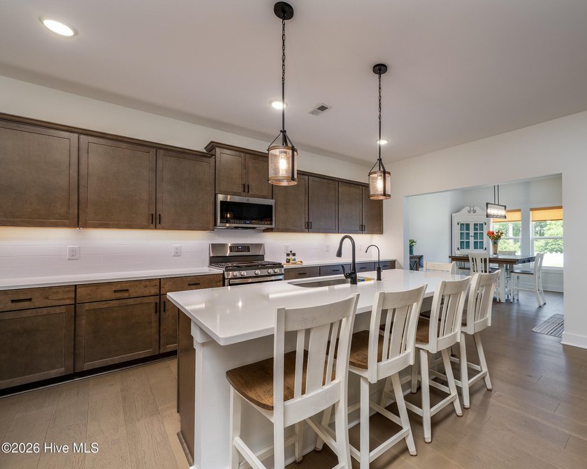 Beautifully maintained and thoughtfully designed, this 2 - photo 19