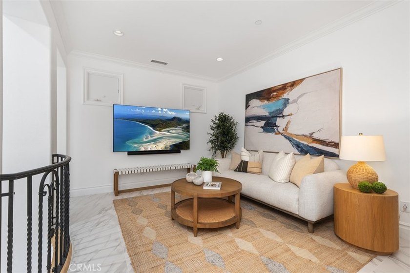Perched at the highest point in Crystal Cove, 14 Rockshore Bluff - photo 38