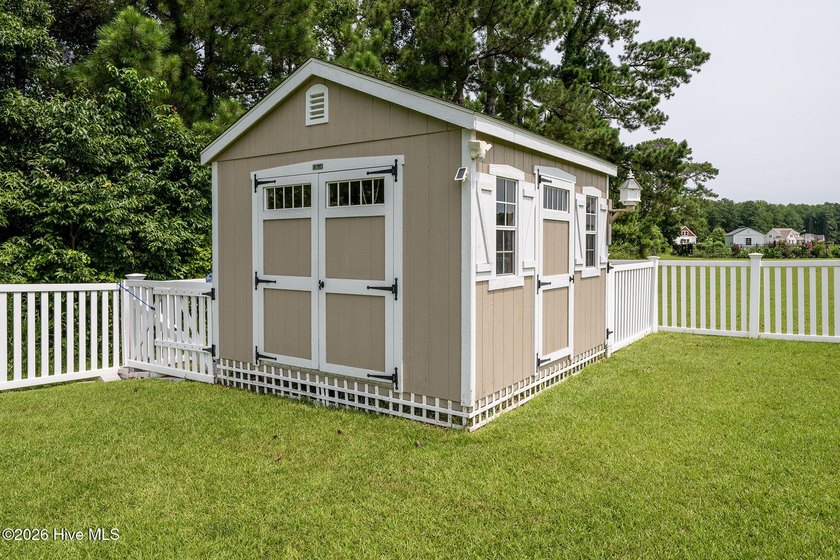 Beautifully maintained and thoughtfully designed, this 2 - photo 48
