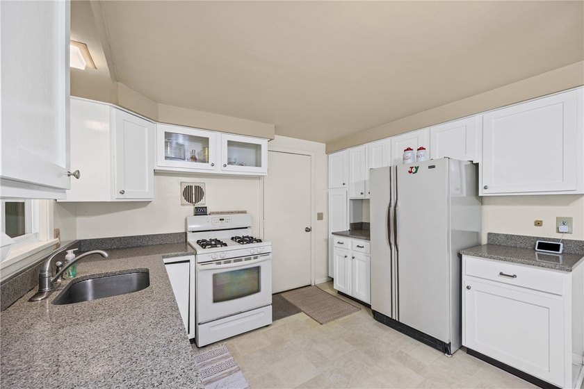 Just Listed! Welcome home to this charming 4-bedroom Cape Cod - photo 16