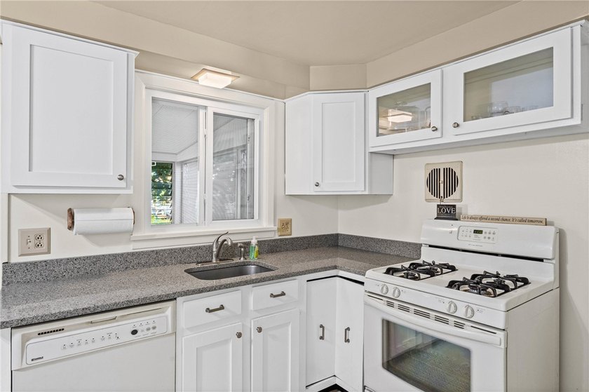 Just Listed! Welcome home to this charming 4-bedroom Cape Cod - photo 17