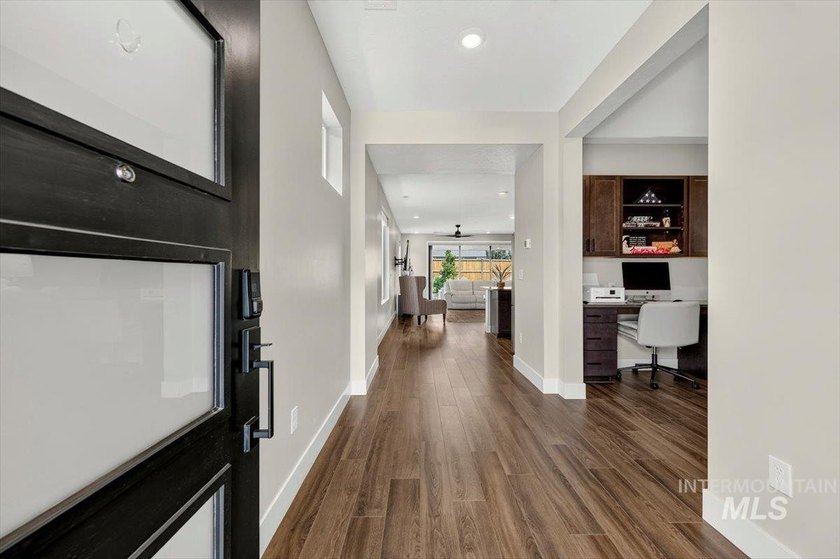 Enjoy refined, low-maintenance living in this beautifully - photo 9