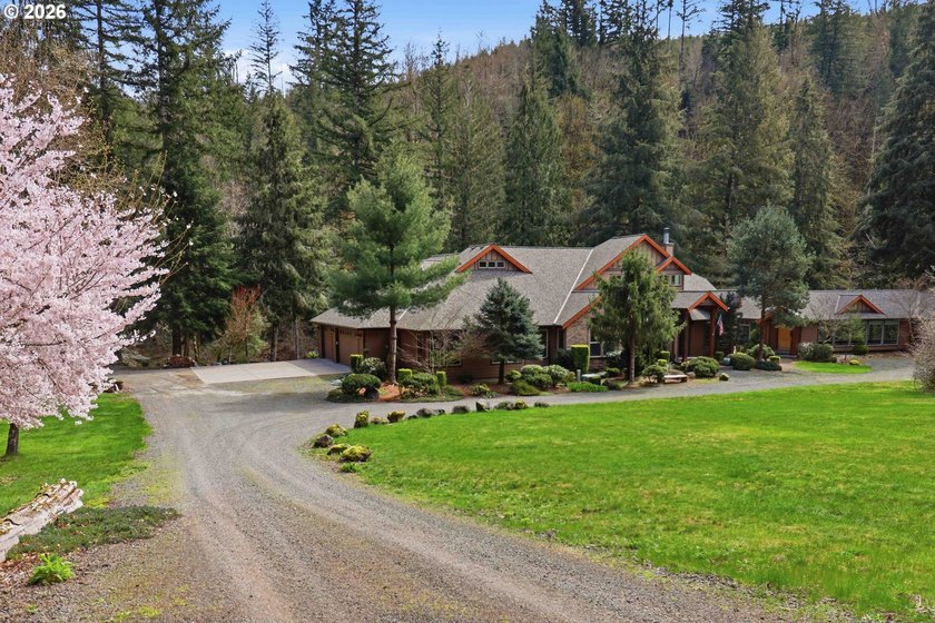 Exceptional Kalama River estate on 2.76 private acres with - photo 5