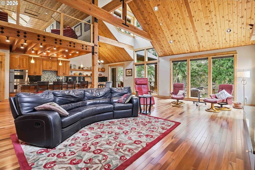Exceptional Kalama River estate on 2.76 private acres with - photo 8