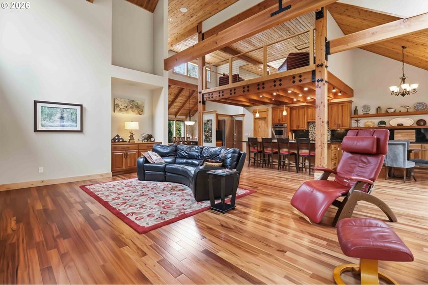 Exceptional Kalama River estate on 2.76 private acres with - photo 10