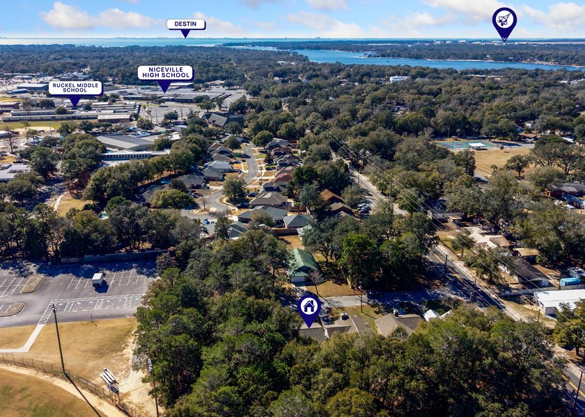 HUGE PRICE REDUCTION! Welcome home to this beautifully renovated - photo 3