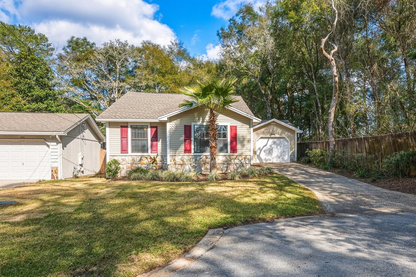 HUGE PRICE REDUCTION! Welcome home to this beautifully renovated - photo 8