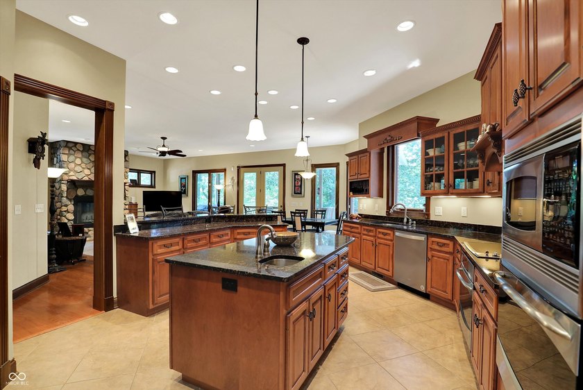 Discover luxury &amp; privacy in this exquisite executive home. This - photo 25