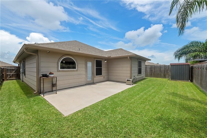 Welcome to 2218 Spoonbill, a move-in ready gem on the desirable - photo 27