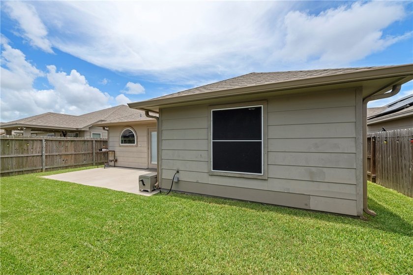 Welcome to 2218 Spoonbill, a move-in ready gem on the desirable - photo 28