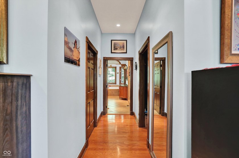 Discover luxury &amp; privacy in this exquisite executive home. This - photo 31