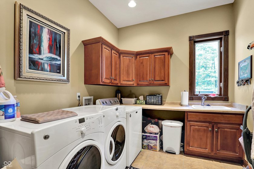 Discover luxury &amp; privacy in this exquisite executive home. This - photo 37