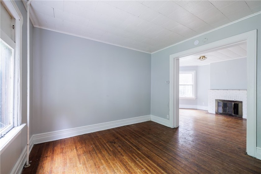 Excellent investment or owner-occupant opportunity in - photo 11