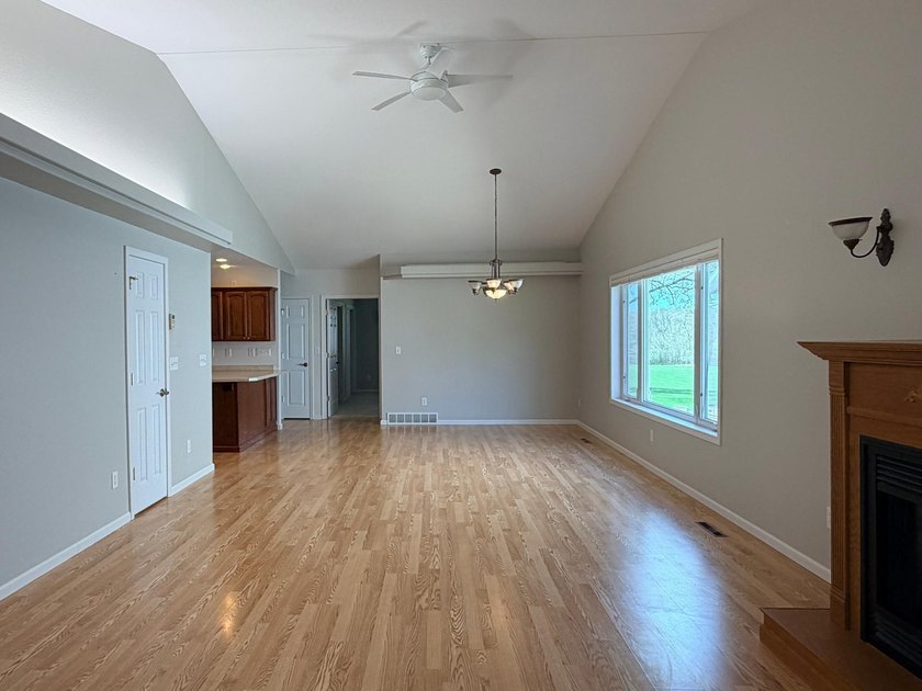 Enjoy the perfect blend of comfort, convenience, and - photo 12