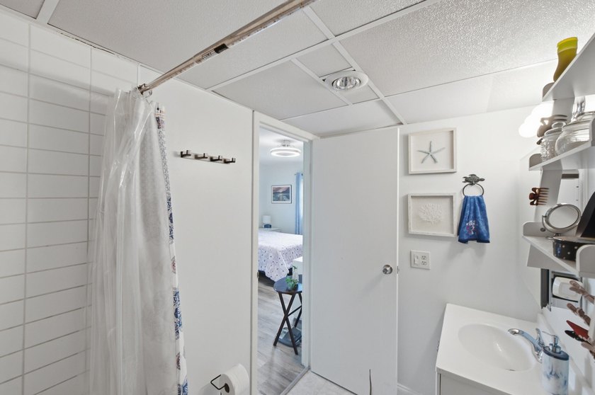 Welcome to this charming one-bedroom, one-and-a-half-bath Villa - photo 15