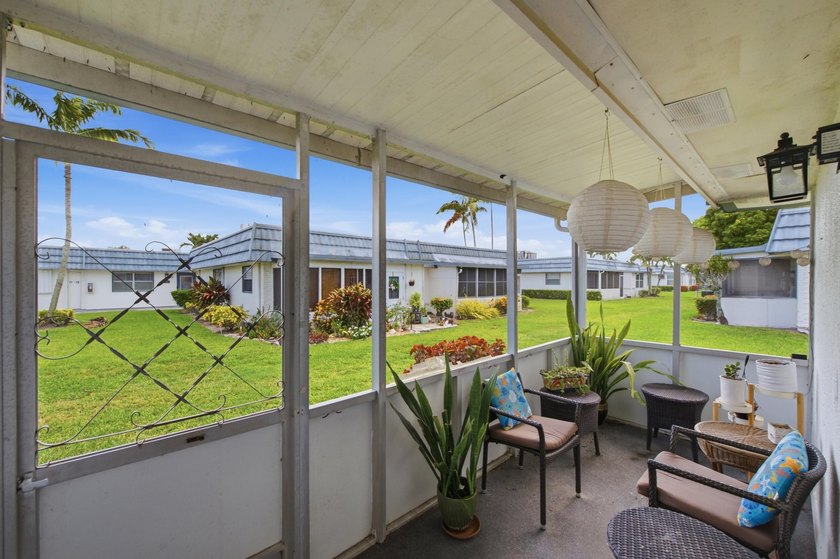 Welcome to this charming one-bedroom, one-and-a-half-bath Villa - photo 21