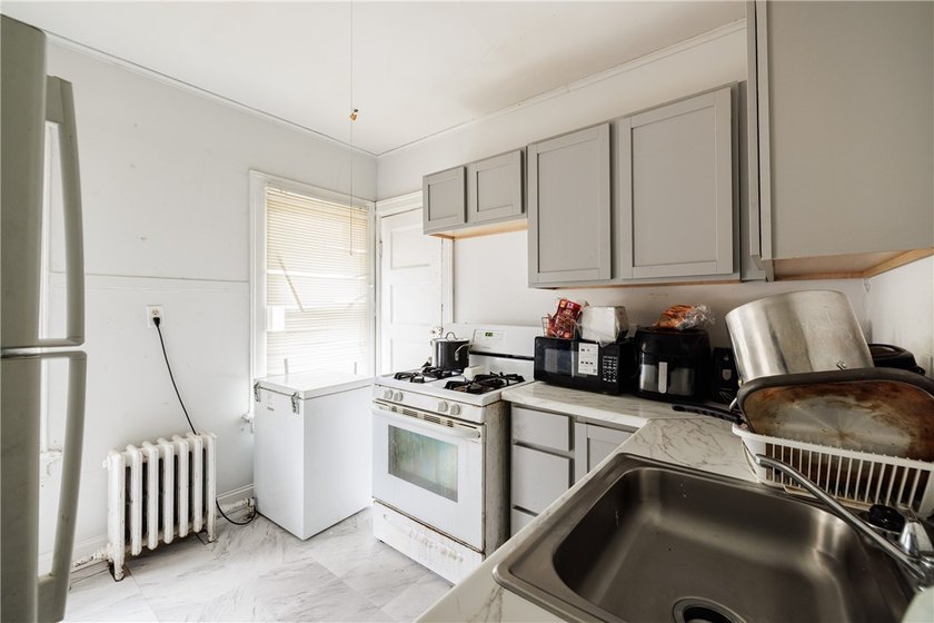 Excellent investment or owner-occupant opportunity in - photo 22