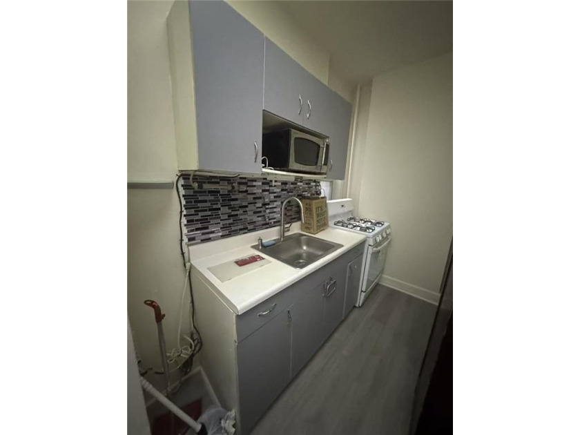 Located in prime Park Slope, is a solid 6-family brick building - photo 6