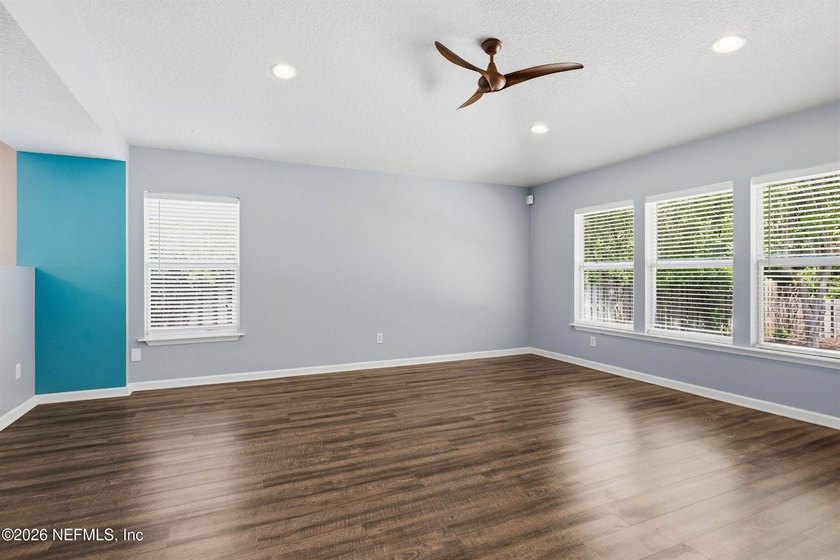 PRICE REDUCED!! Move right into this beautifully maintained - photo 21