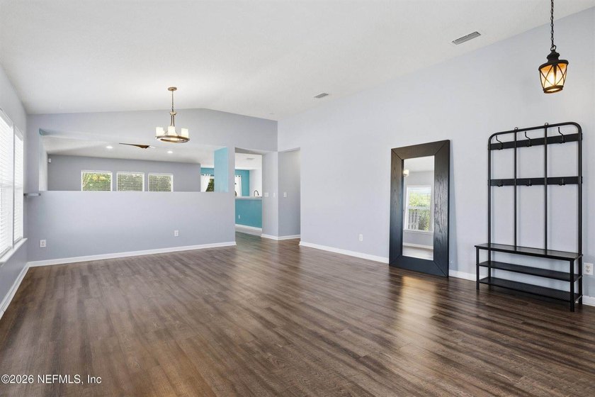 PRICE REDUCED!! Move right into this beautifully maintained - photo 23