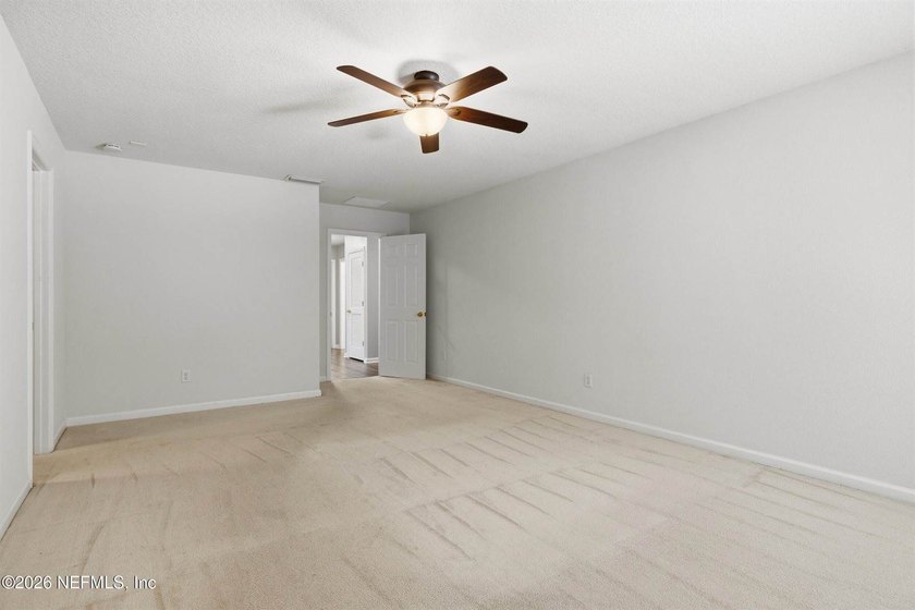 PRICE REDUCED!! Move right into this beautifully maintained - photo 28