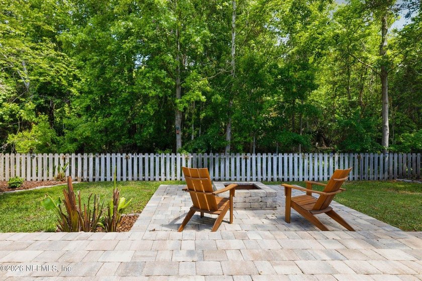 PRICE REDUCED!! Move right into this beautifully maintained - photo 36
