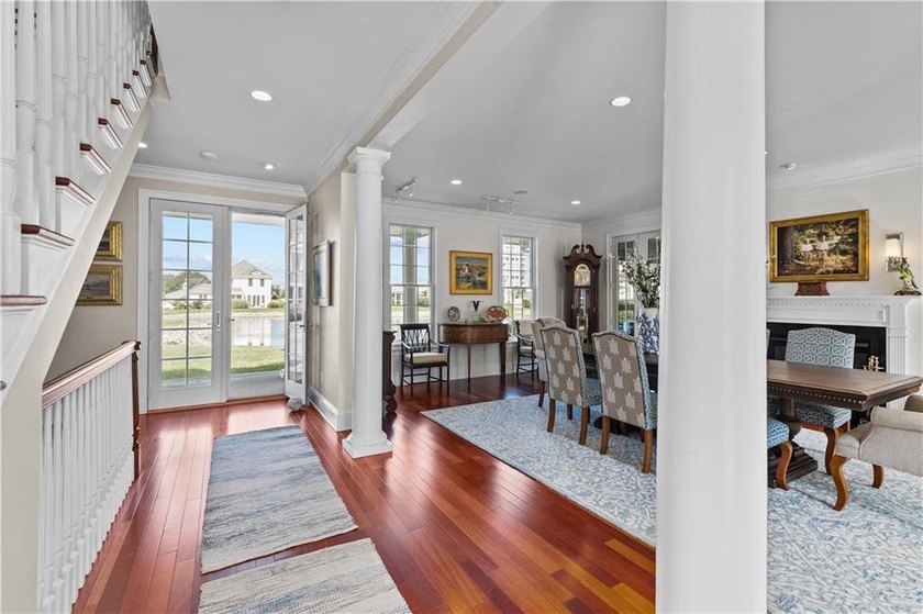 This lovely Royal Cottage sits on Sunset Lake with 3 beds and 3 - photo 5