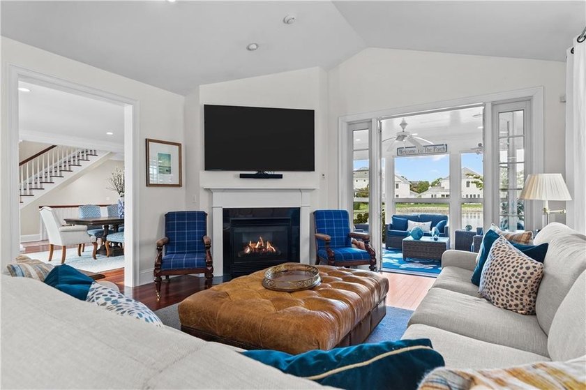 This lovely Royal Cottage sits on Sunset Lake with 3 beds and 3 - photo 10