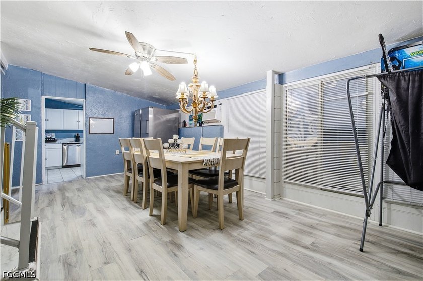 Welcome to this beautifully renovated and fully furnished - photo 14