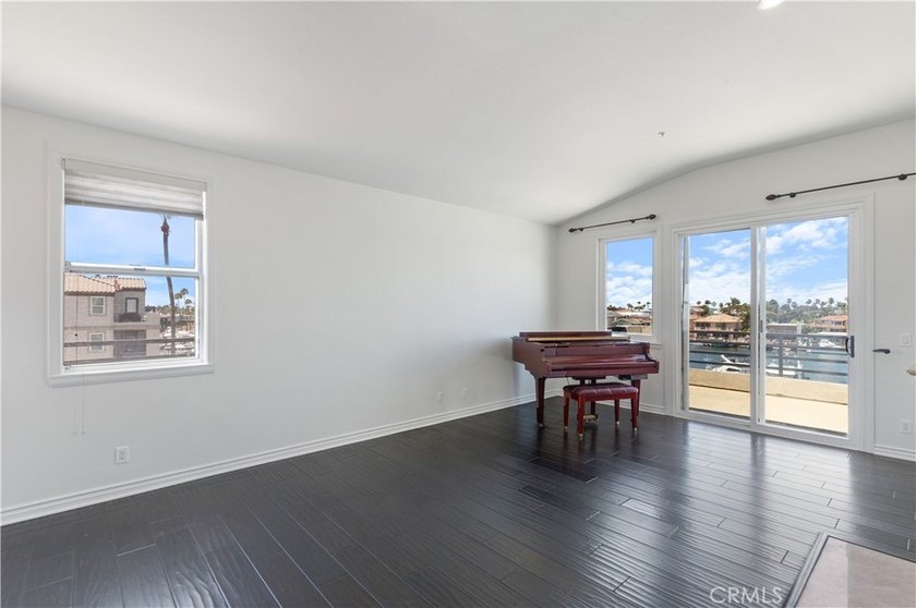 Welcome to luxury coastal living in the prestigious Bay Club - photo 14