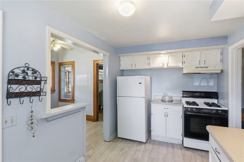 Welcome to this spacious 4-bedroom, 1-bath home offering 2,202 - photo 17