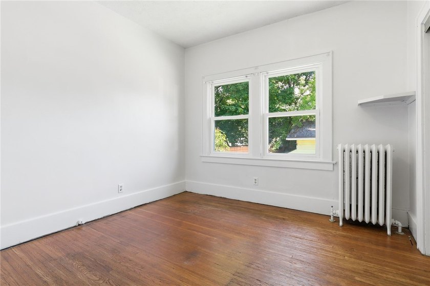 Welcome to this spacious 4-bedroom, 1-bath home offering 2,202 - photo 18
