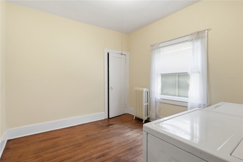Welcome to this spacious 4-bedroom, 1-bath home offering 2,202 - photo 20