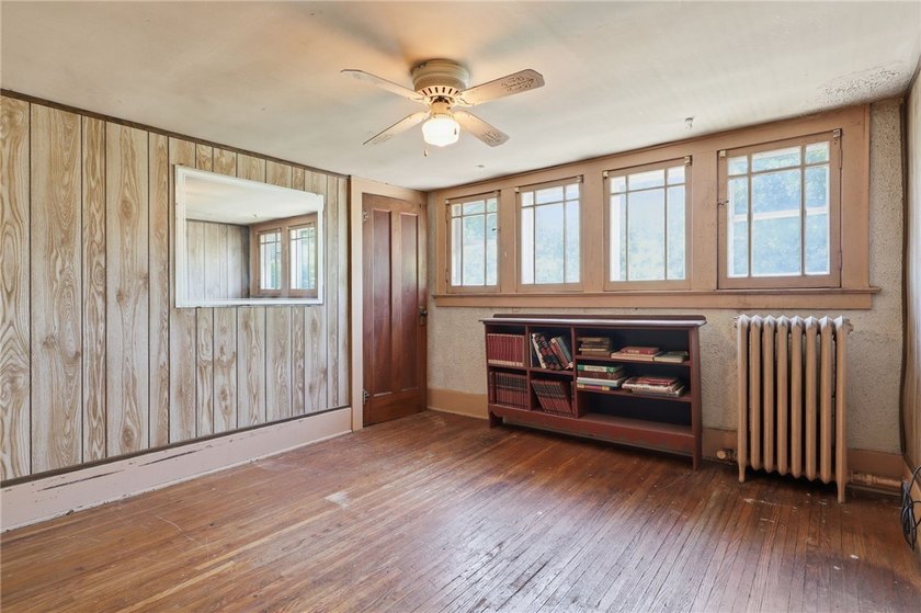 Welcome to this spacious 4-bedroom, 1-bath home offering 2,202 - photo 25