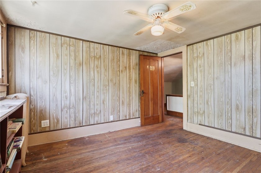 Welcome to this spacious 4-bedroom, 1-bath home offering 2,202 - photo 26