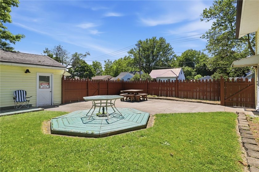Welcome to this spacious 4-bedroom, 1-bath home offering 2,202 - photo 30