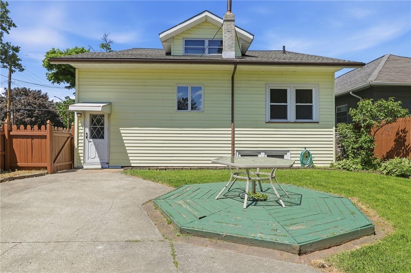 Welcome to this spacious 4-bedroom, 1-bath home offering 2,202 - photo 31