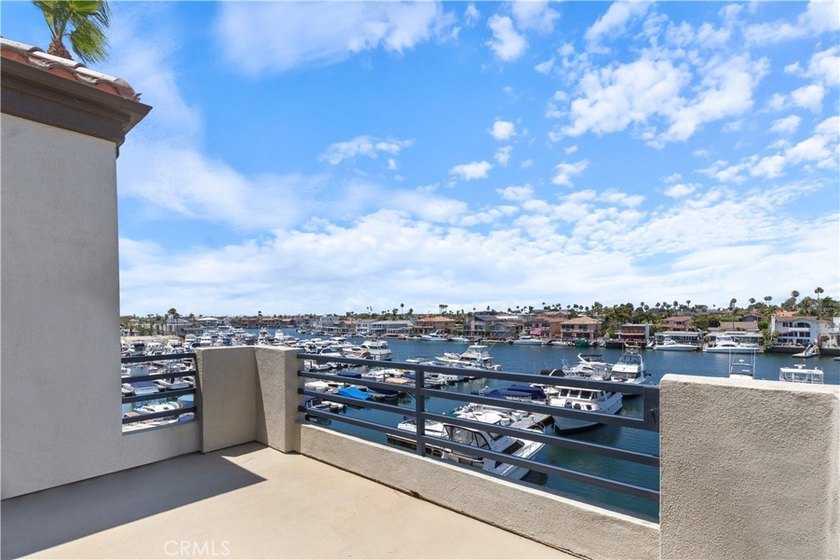 Welcome to luxury coastal living in the prestigious Bay Club - photo 33